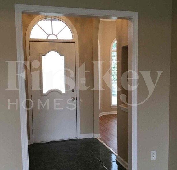 Building Photo - 10166 Green Moss Dr N