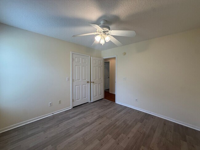 Building Photo - 221 Millcrest Dr