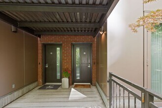 Building Photo - Pearl District Townhome