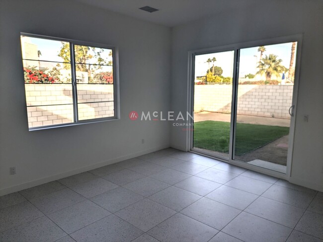 Building Photo - 2BR with an additional Bonus Room in Palm ...