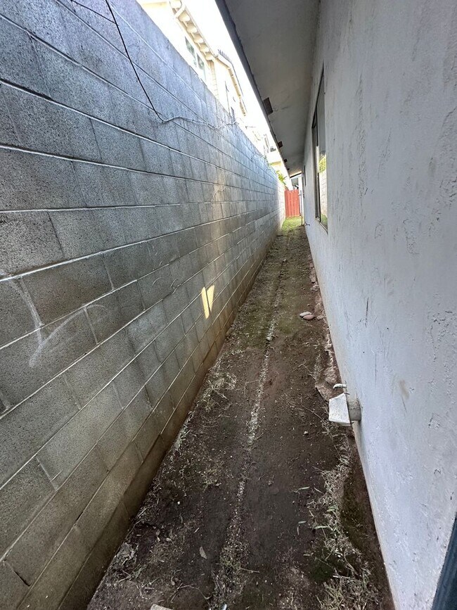 Building Photo - 564-568 7th St