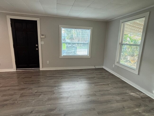 Building Photo - 2 bed 1 bath