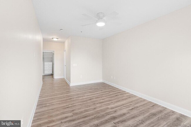 Building Photo - 701 Fallsgrove Dr