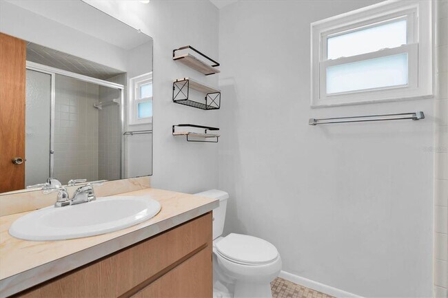 Building Photo - 3235 Hillsdale Ave