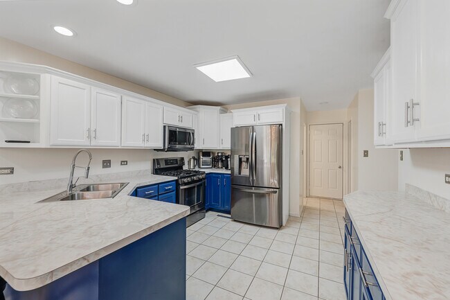 Building Photo - 17964 Upland Dr