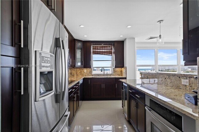 Building Photo - 9100 W Bay Harbor Dr