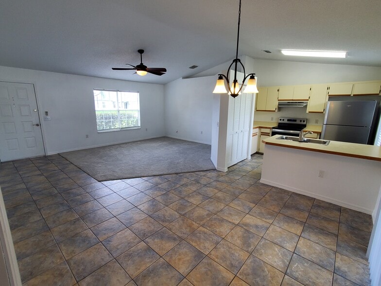 Great room - 2777 W Covington Dr