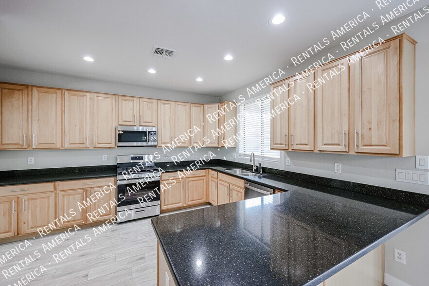Building Photo - 43232 Wallner Dr