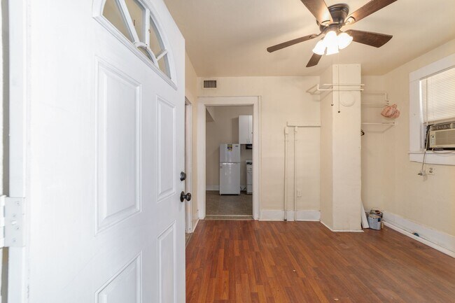 Building Photo - 1022 NW 3rd Ave