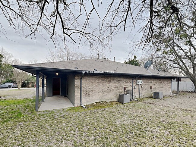Building Photo - Lovely home in the heart of Blue Ridge