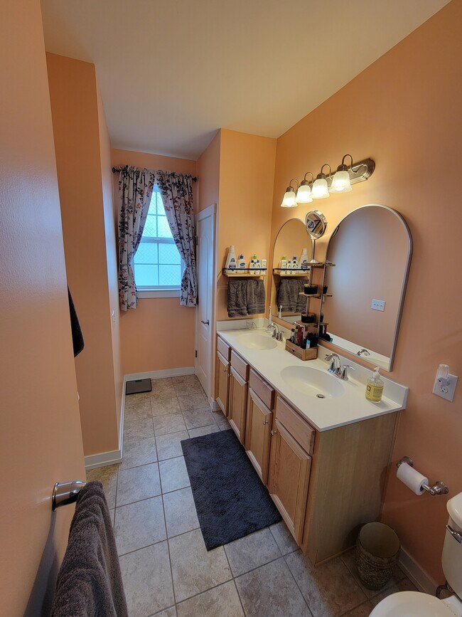 Building Photo - 121B Hagen Dr