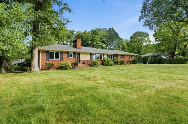 Building Photo - 205 S Palisades Dr