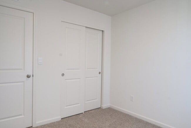 Building Photo - 6561 Sassafras Wy