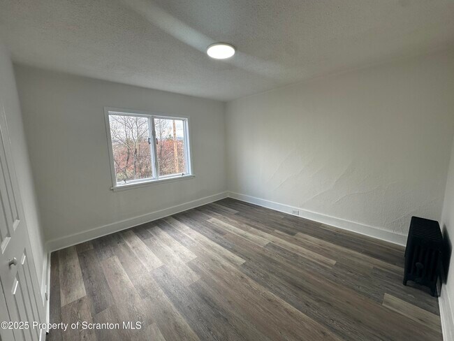 Building Photo - 1264 S 6th Ave