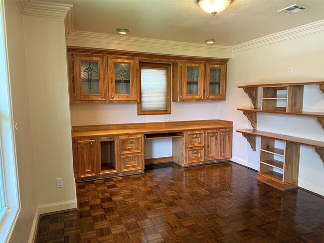 Building Photo - 3232 Parkwood Dr