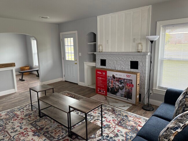 Building Photo - 606 E Main Street Ext