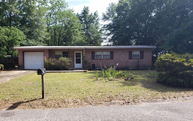 Primary Photo - 3 bed 1 bath house with garage