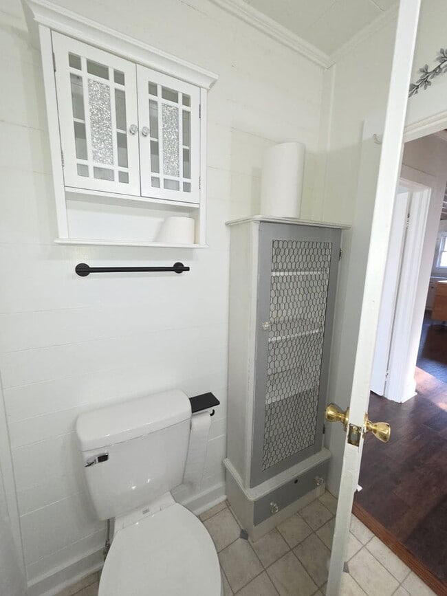 Building Photo - 209 Bartlett Ave