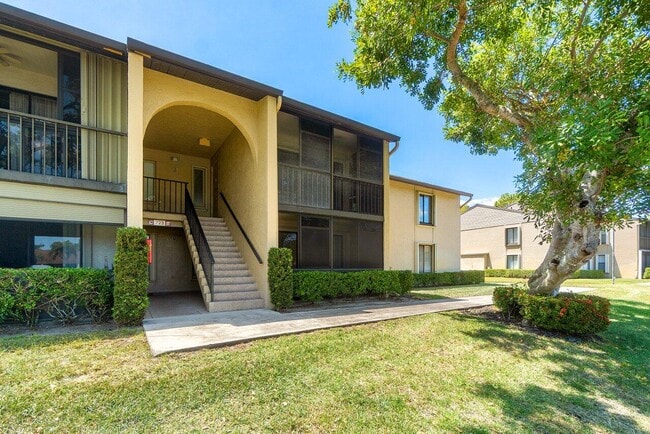 Building Photo - 723 Sunny Pine Way