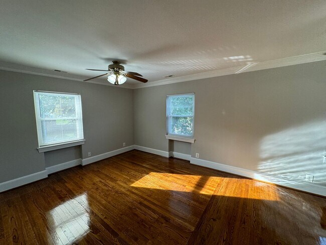 Building Photo - 67 E Shirley Ave