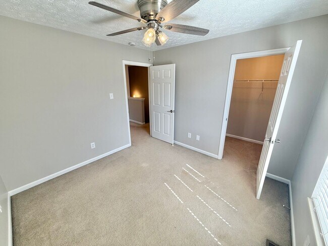 Building Photo - West Knoxville 37932 - 4 bedroom, 2.5 bath home - Contact Tanner Fee (865) 850-5103