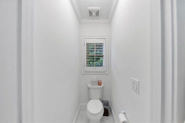 Building Photo - 4222 Rickenbacker Dr NE