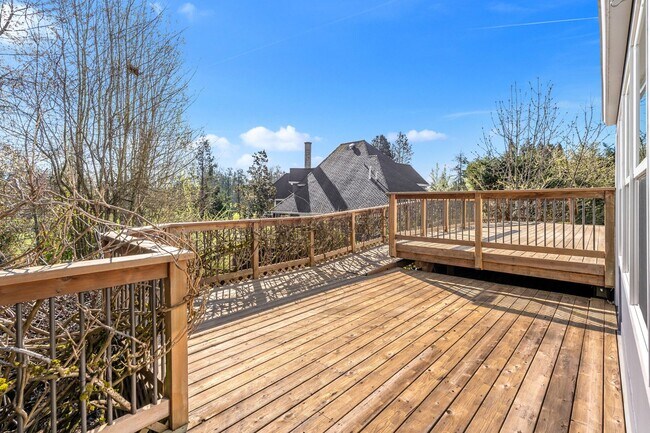 Building Photo - 4-Bedroom Luxury Home for Rent by Portland...