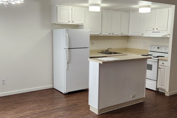 Building Photo - Hidden Brook Apartments