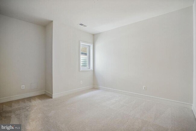 Building Photo - 23115 Glenwood Hts Cir