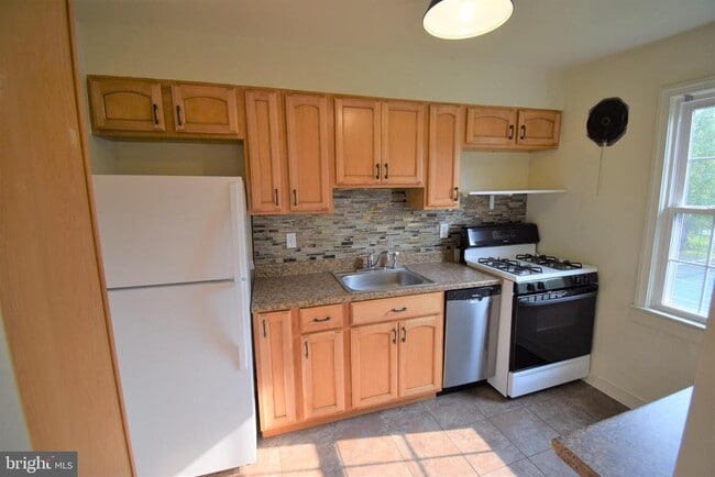 Building Photo - 6612 10th St