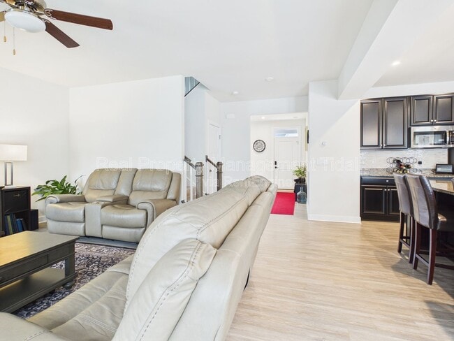 Building Photo - 555 Oliver Wy