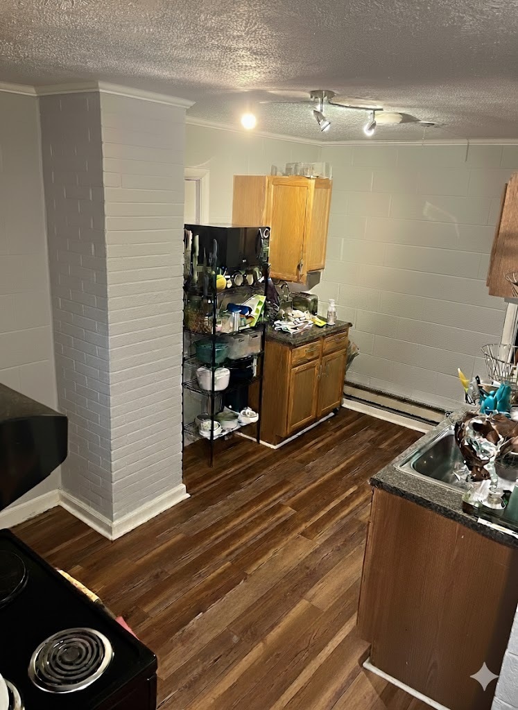 Kitchen looking toward bedroom - 56 Beverly Rd W