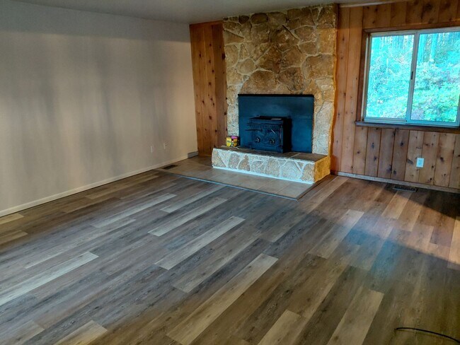 Building Photo - Silverdale Area Home