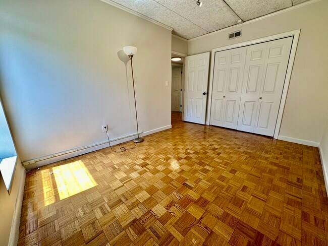 Building Photo - 41 Broadlawn Park