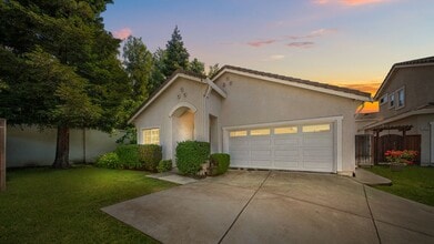 Building Photo - 3 bed 2 bath in Green Valley!
