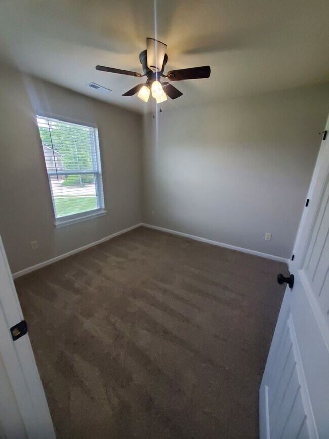 Building Photo - Freshly Updated, One Level Ranch, No Steps...