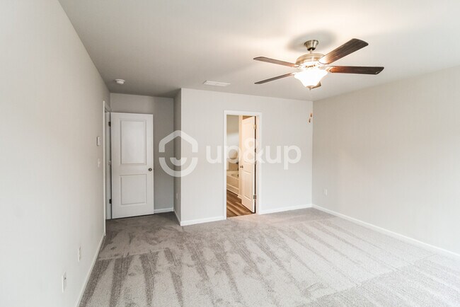 Building Photo - Fantastic 4bd/2.5ba home! Coming soon!