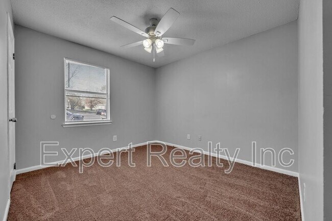 Building Photo - 624 Cresap Cir NE