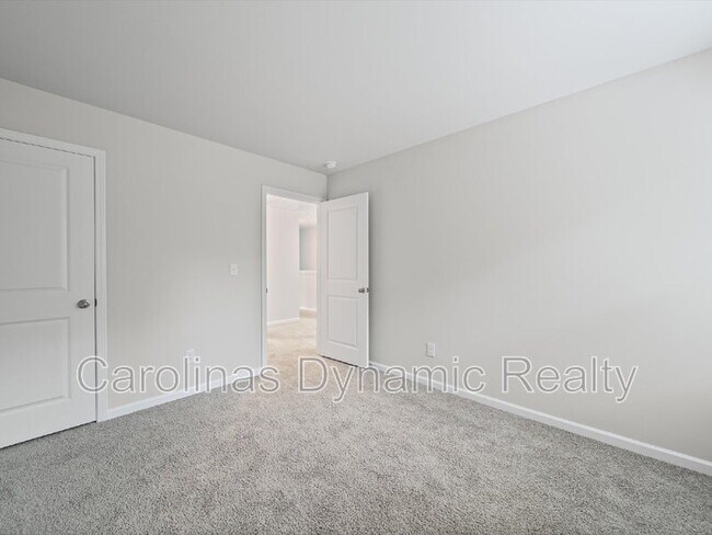 Building Photo - 914 S Battleground Ave
