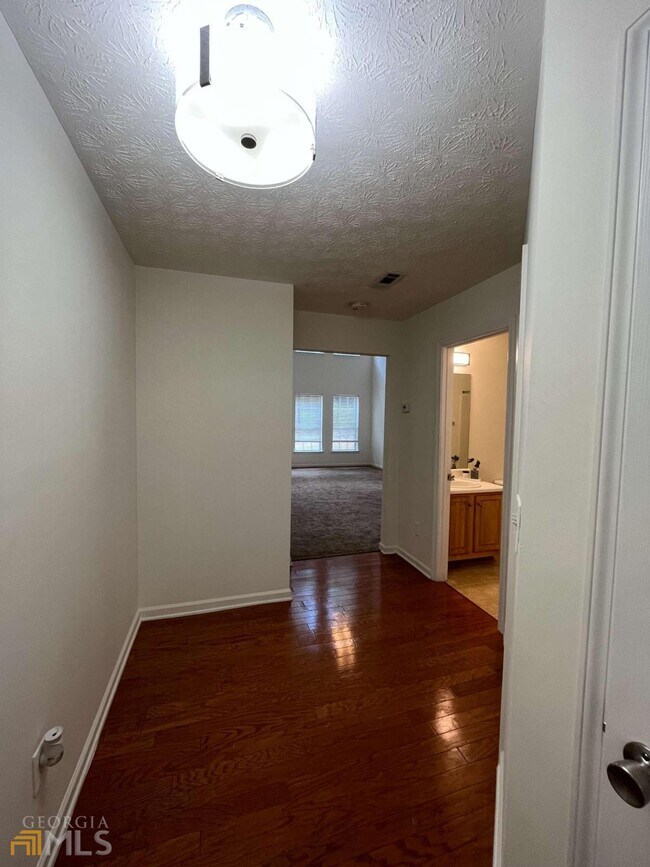 Building Photo - 1320 Gates Cir SE