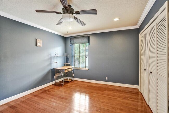 Building Photo - 10442 NW 60th Pl