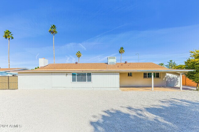 Building Photo - 1335 E Ellis Cir