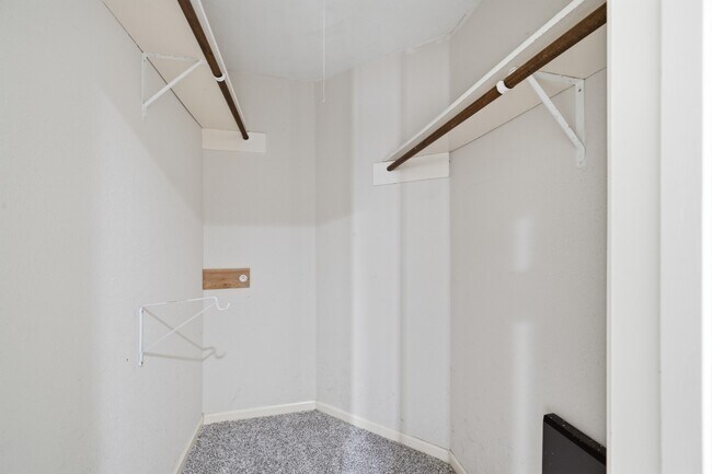 Building Photo - 1805 Whitebriar Dr