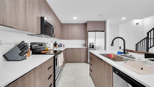 Building Photo - 417 NW 13 Ct