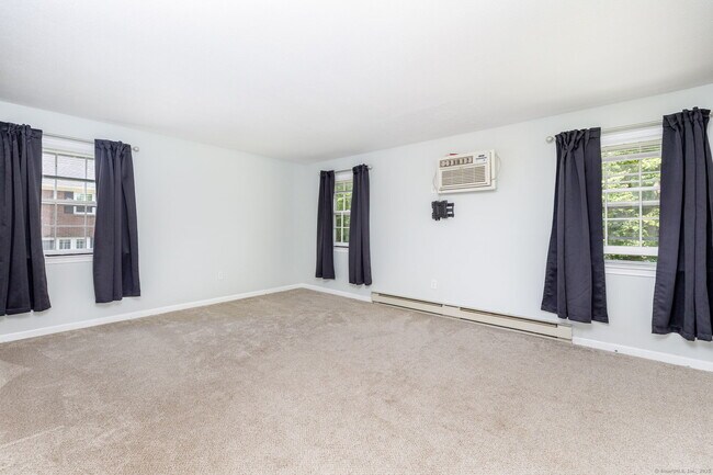 Building Photo - 11 Brandywine Ln
