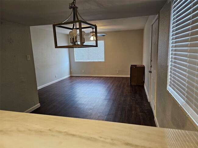 Building Photo - 2110 Oak Motte Ln