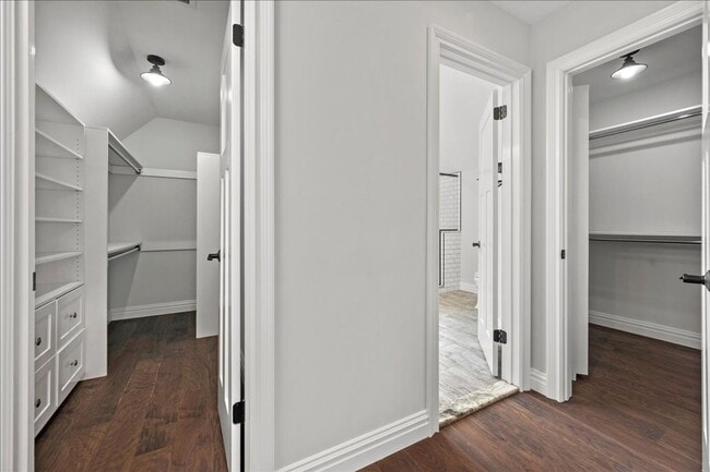 Building Photo - Spacious 4 Bedroom 4.5 Bath Rental in London Woods!