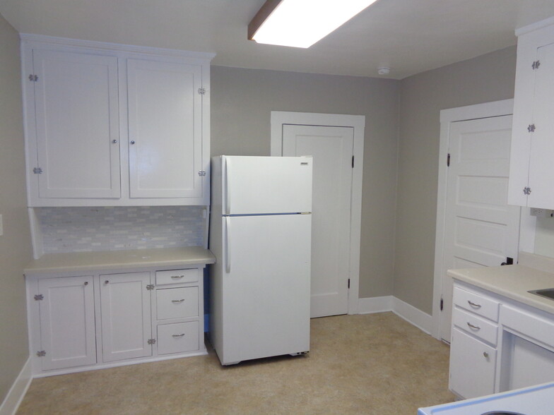 Building Photo - 214 3rd St W