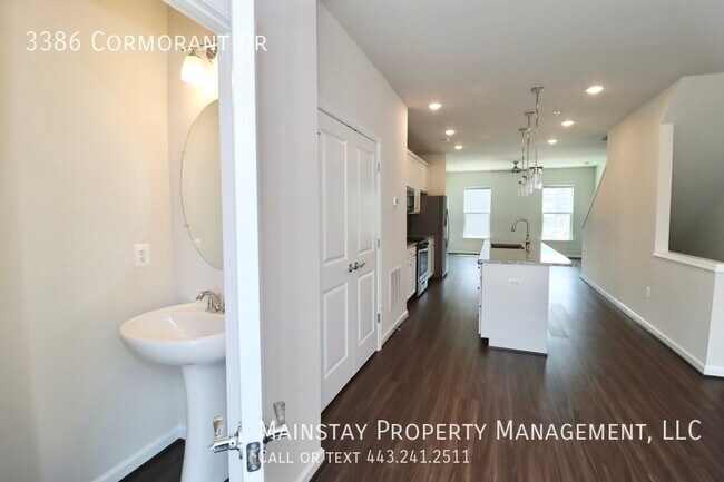 Building Photo - 2022 New Construction Townhome in Watershe...