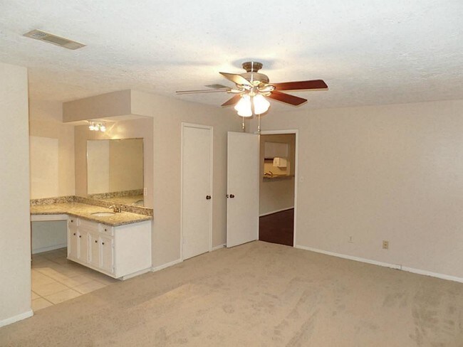 Building Photo - 8110 Amurwood Dr